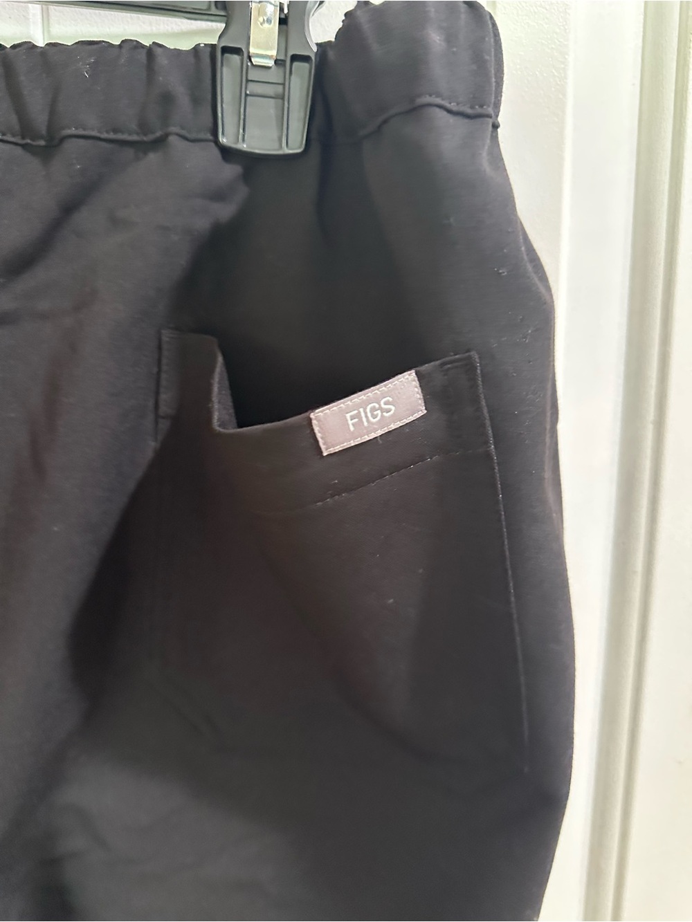 Figs Black scrub pants technical fit with White Drawcord - Picture 4 of 7